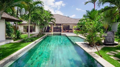 Villa B Swimming pool