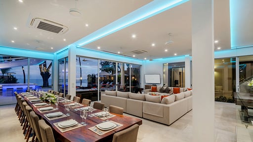 Villa Baan Amandeha Dining area