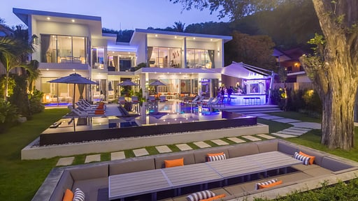 Villa Baan Amandeha Swimming pool