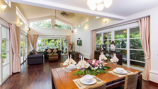 Villa Baan Arun Dining area
