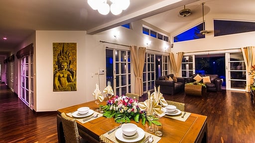 Villa Baan Arun Dining area