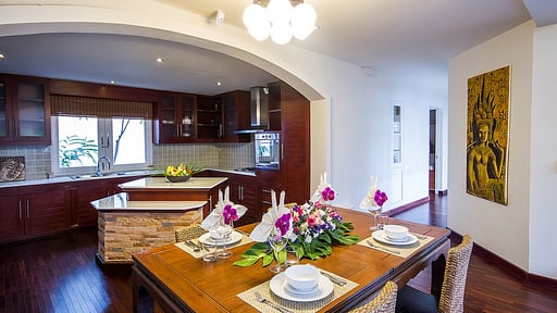 Villa Baan Arun Dining area