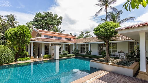 Villa Baan Arun Swimming pool