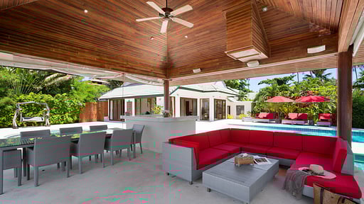 Villa Baan Flora Dining area