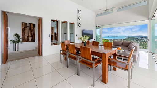 Villa Baan Kuno Dining area