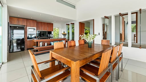 Villa Baan Kuno Dining area