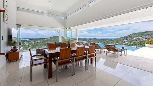 Villa Baan Kuno Dining area