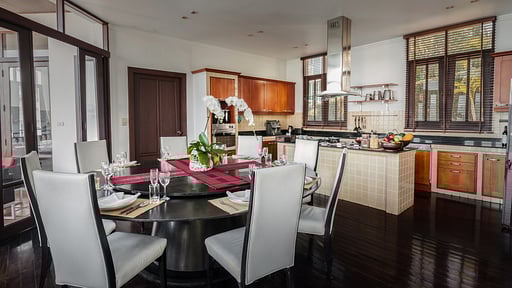 Villa Baan Paradise Patong Dining area