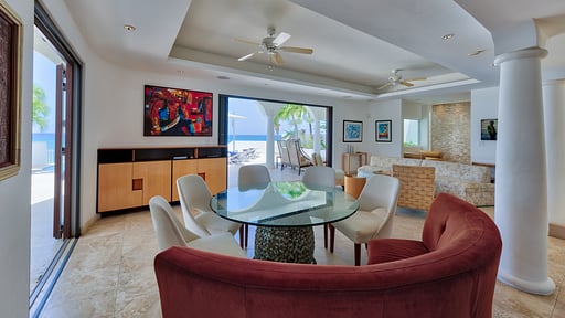 Villa Bahari Dining area