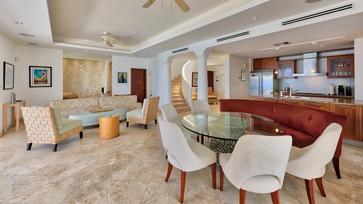 Villa Bahari Dining area