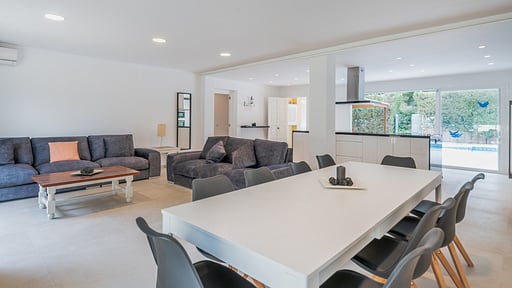 Villa Bahia de Palma Обеденная зона