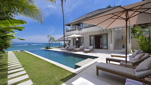 Villa Bakung Swimming pool