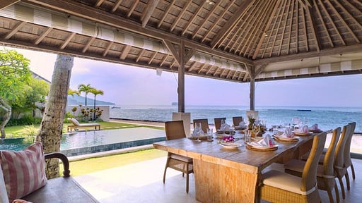 Villa Bakung Dining area