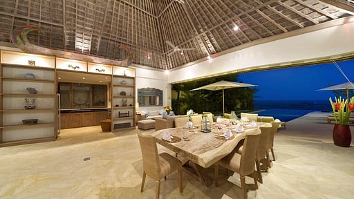 Villa Bakung Dining area