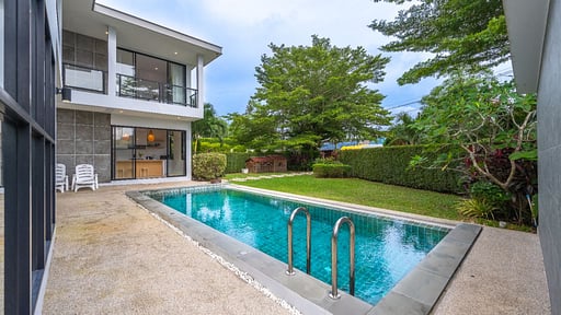 V212 Bandon Villa Swimming pool