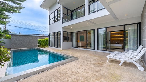 V212 Bandon Villa Swimming pool