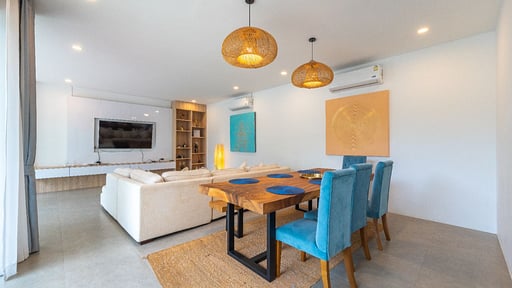 V212 Bandon Villa Dining area