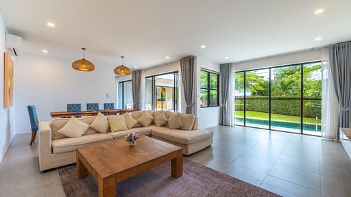 V212 Bandon Villa Living room