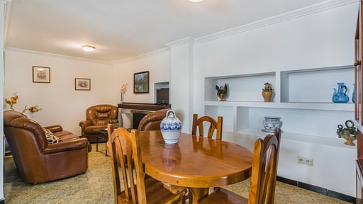 Villa Barrett Dining area