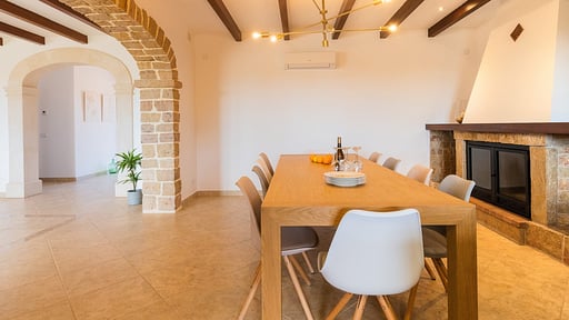 Villa Bassa Обеденная зона