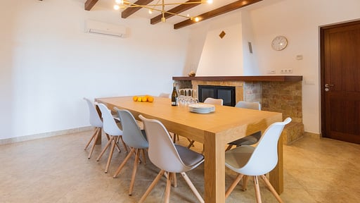 Villa Bassa Обеденная зона