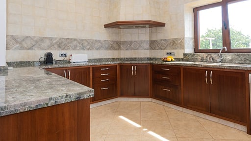 Villa Bassa Кухня