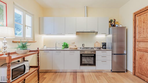 Bassotta Cottage Kitchen