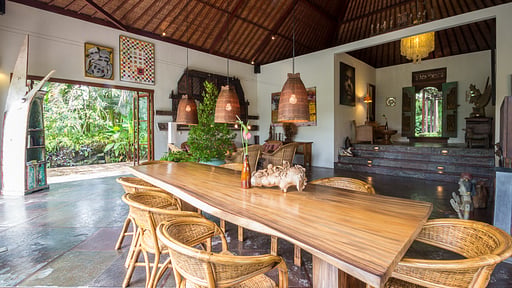 Villa Bayad Dining area