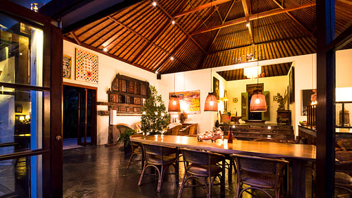 Villa Bayad Dining area
