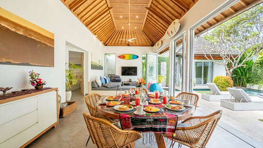 Villa Becca Seminyak Dining area