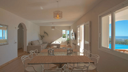 Villa Bellavieztra Dining area