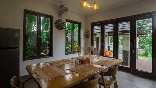 Villa Belle Asana Tiga Dining area