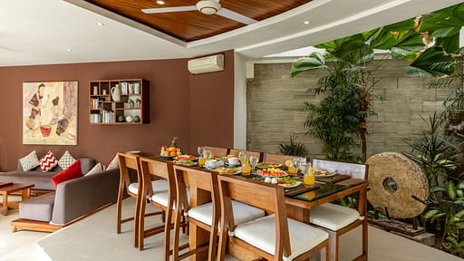 Villa Belle Dining area