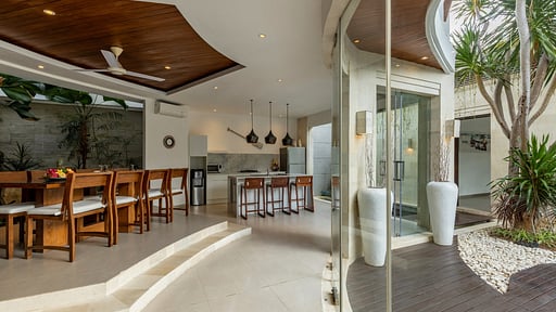 Villa Belle Dining area