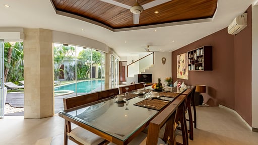 Villa Belle Dining area