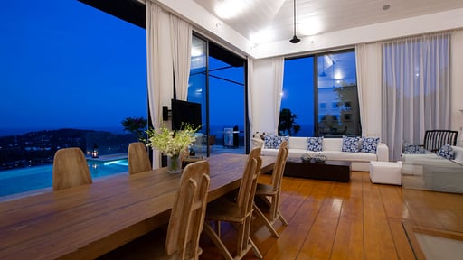 Villa Belle Dining area