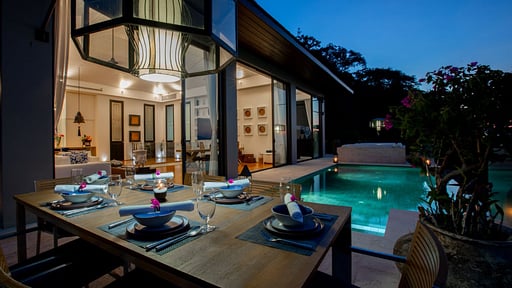 Villa Belle Dining area