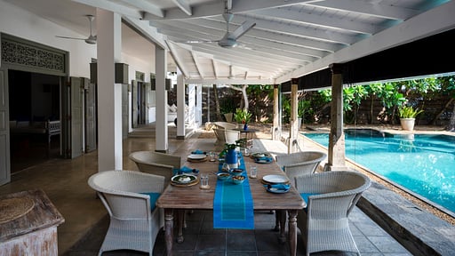 Villa Bellini Blue Dining area