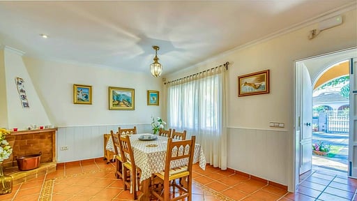 VILLA BELLOTA Dining area 1