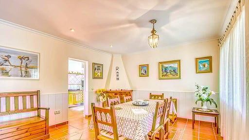 VILLA BELLOTA Dining area 1