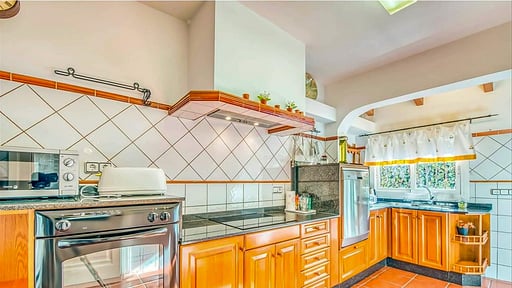 VILLA BELLOTA Kitchen