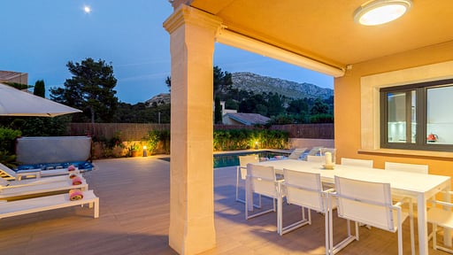 Villa Bernat Dining area