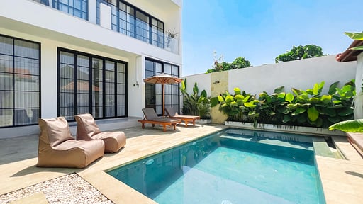 Villa Bewell Swimming pool