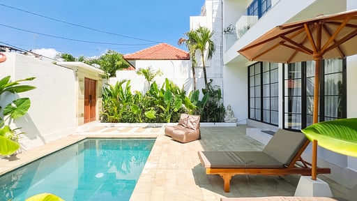 Villa Bewell Swimming pool
