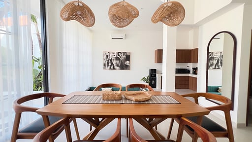 Villa Bewell Dining area