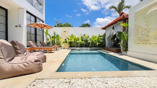 Villa Bewell Swimming pool