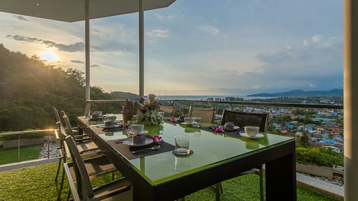 Villa Beyond Dining area