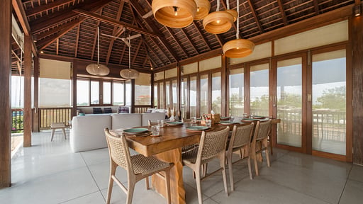 Villa Biarritz Dining area