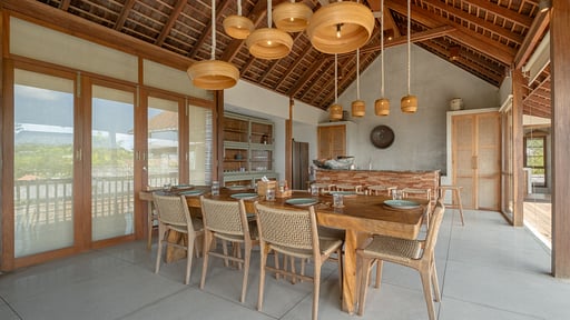 Villa Biarritz Dining area