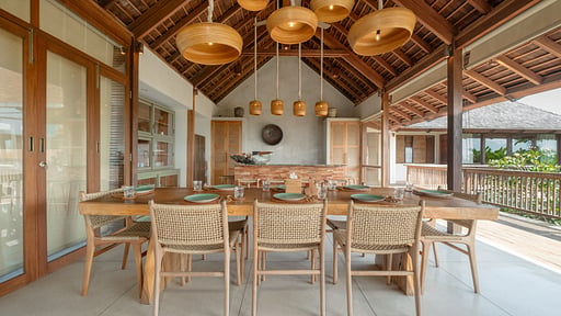 Villa Biarritz Dining area